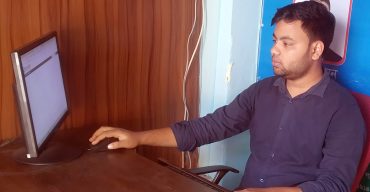 ঘরে বসেই বৈদেশিক মুদ্রা আয় করছে গাইবান্ধার যুবক