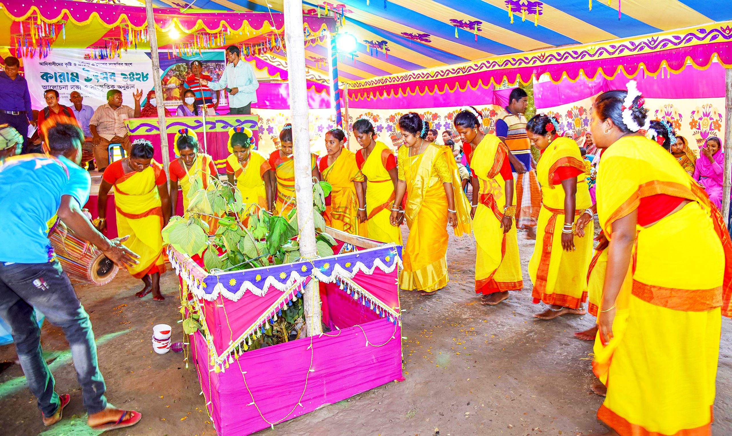 গোবিন্দগঞ্জে ওড়াঁও জনগোষ্ঠীর কারাম উৎসব পালন