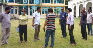 ঘোড়াঘাট পৌরসভা নির্বাচন, ভোট কেন্দ্র পরিদর্শনে কর্মকর্তারা