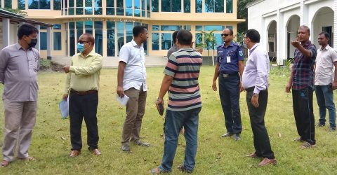 ঘোড়াঘাট পৌরসভা নির্বাচন, ভোট কেন্দ্র পরিদর্শনে কর্মকর্তারা