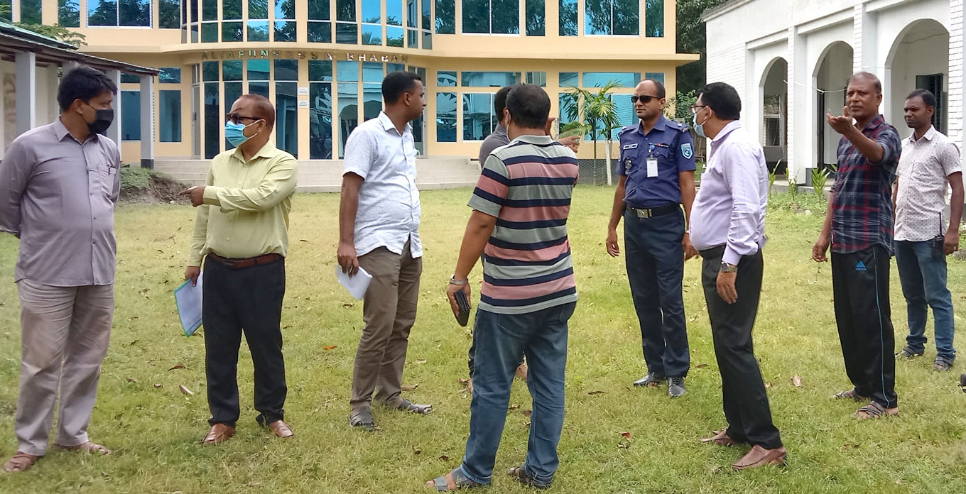 ঘোড়াঘাট পৌরসভা নির্বাচন, ভোট কেন্দ্র পরিদর্শনে কর্মকর্তারা