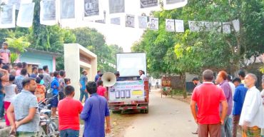 ঘোড়াঘাট পৌরসভা নির্বাচন; ইভিএমে ভোট প্রদানের পদ্ধতি জানাতে মাঠে নির্বাচন কমিশন