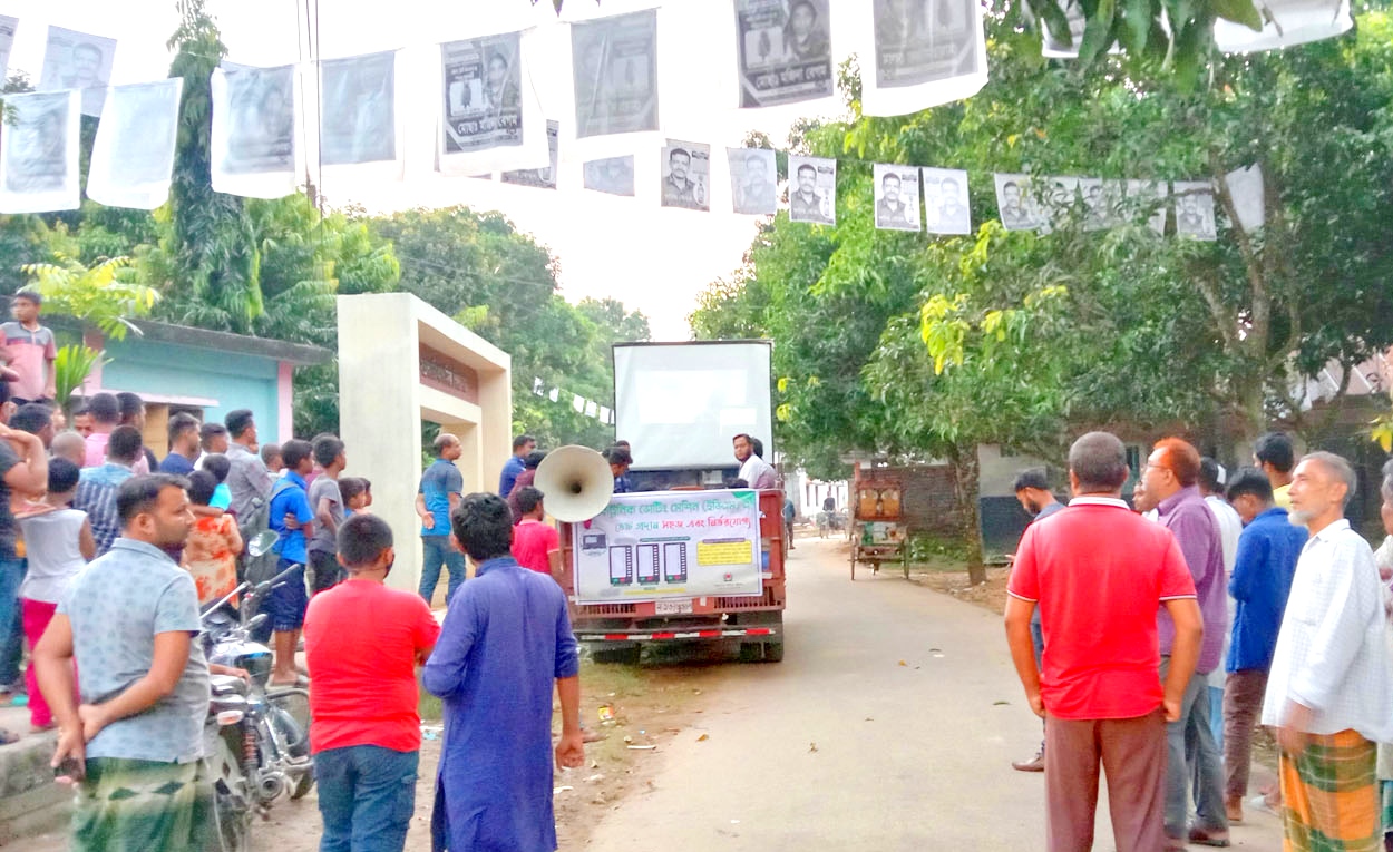 ঘোড়াঘাট পৌরসভা নির্বাচন; ইভিএমে ভোট প্রদানের পদ্ধতি জানাতে মাঠে নির্বাচন কমিশন