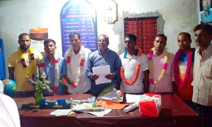 গোবিন্দগঞ্জে উপজেলা সেলুন শ্রমিক ইউনিয়নের নবনির্বাচিত কার্যনির্বাহী পরিষদের শপথ গ্রহন