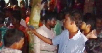 গাইবান্ধায় নারীর সঙ্গে আপত্তিকর অবস্থায় জনতার হাতে পুলিশ আটক