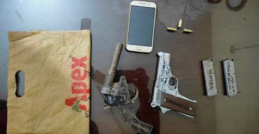 নওগাঁয় বিদেশী পিস্তল-শুটারগানসহ অস্ত্র ব্যবসায়ী আটক