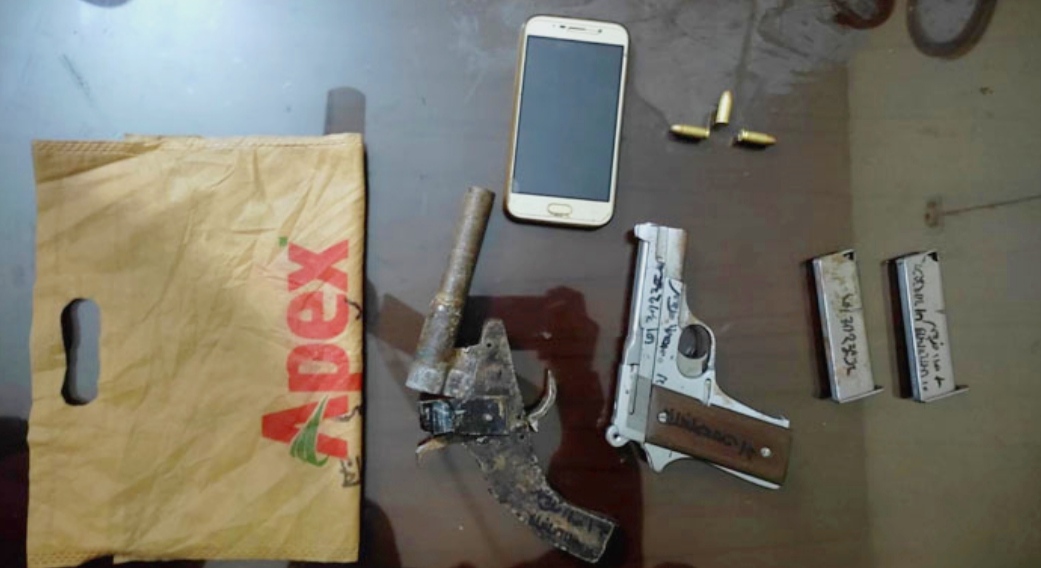 নওগাঁয় বিদেশী পিস্তল-শুটারগানসহ অস্ত্র ব্যবসায়ী আটক