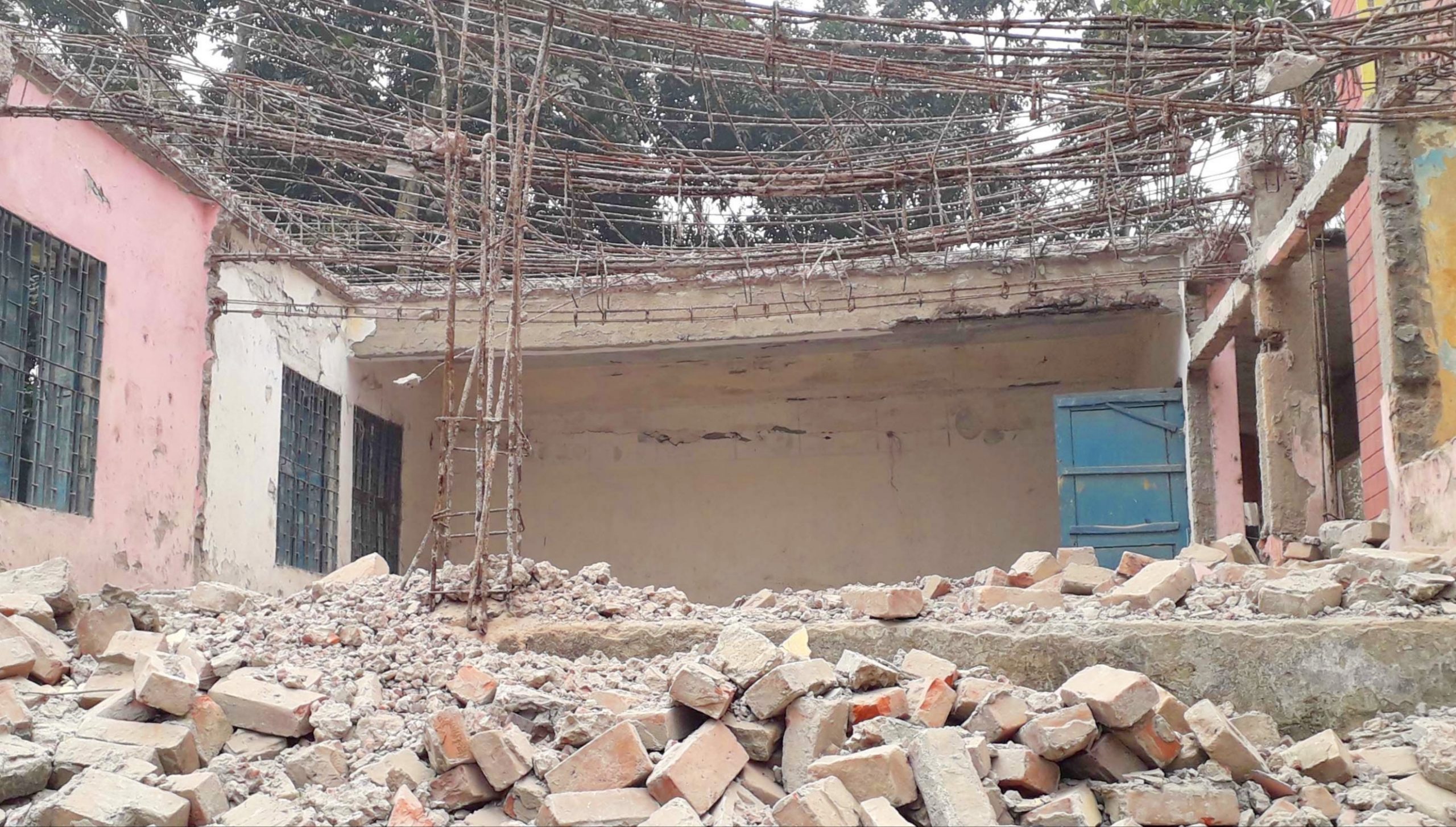 পলাশবাড়ীতে দরপত্র ছাড়া স্কুল কক্ষ ভেঙে ফেলার খবর প্রকাশের পর মামলার নির্দেশ