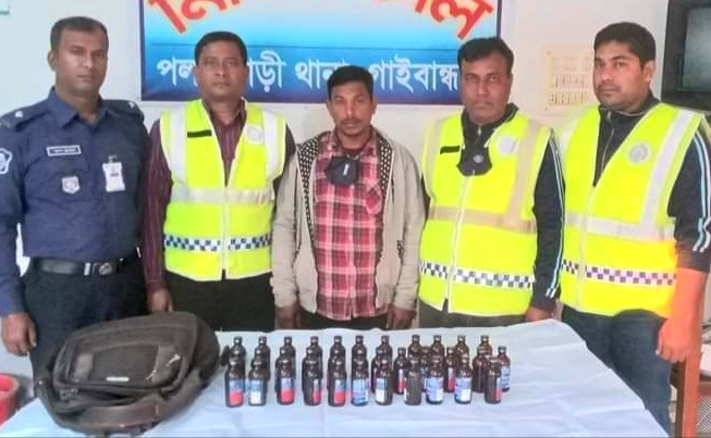 পলাশবাড়ীতে ফেনসিডিলসহ মাদক ব্যবসায়ী গ্রেপ্তার