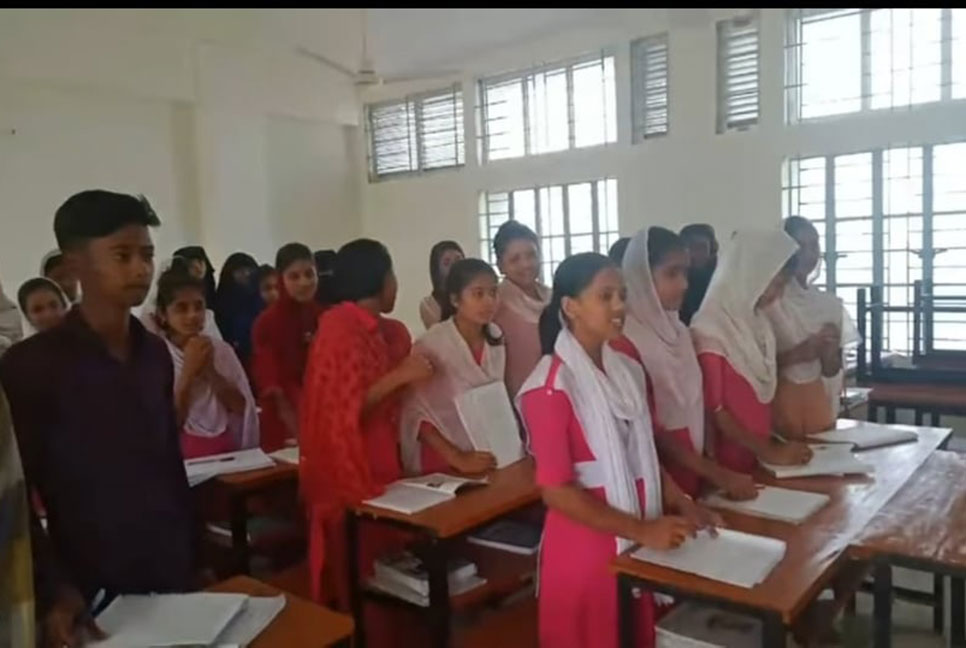 স্কুল বন্ধ থাকলেও বন্ধ হয়নি কোচিং