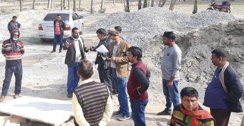 পলাশবাড়ীতে সরকারি প্রাথমিক বিদ্যালয়ের ভবন নির্মাণের ব্যাপক অনিয়ম- নির্বাহী প্রকৌশলীর সরেজমিন পরিদর্শন