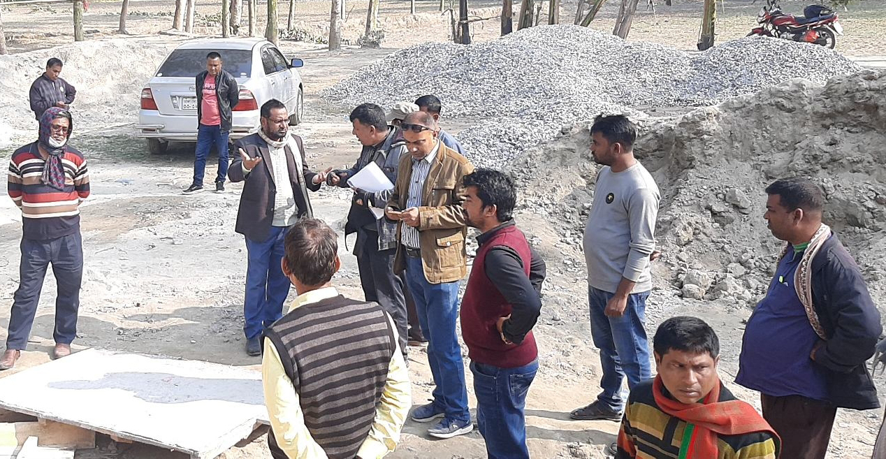 পলাশবাড়ীতে সরকারি প্রাথমিক বিদ্যালয়ের ভবন নির্মাণের ব্যাপক অনিয়ম- নির্বাহী প্রকৌশলীর সরেজমিন পরিদর্শন