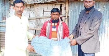গোবিন্দগঞ্জে অসহায় শীতার্ত মানুষের মাঝে শীতবস্ত্র বিতরণ