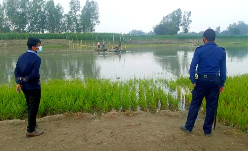 পলাশবাড়ীতে অবৈধভাবে বালু তোলার দায়ে ৪টি ড্রেজার মেশিন ধ্বংস 