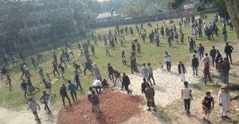 ফুল দেওয়াকে কেন্দ্র করে আওয়ামী লীগের দু’পক্ষের সংঘর্ষ