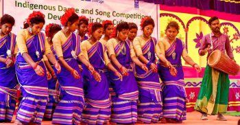 ভাষা ও সংস্কৃতি রক্ষার অঙ্গীকারে সাঁওতালদের সাংস্কৃতিক প্রতিযোগিতা