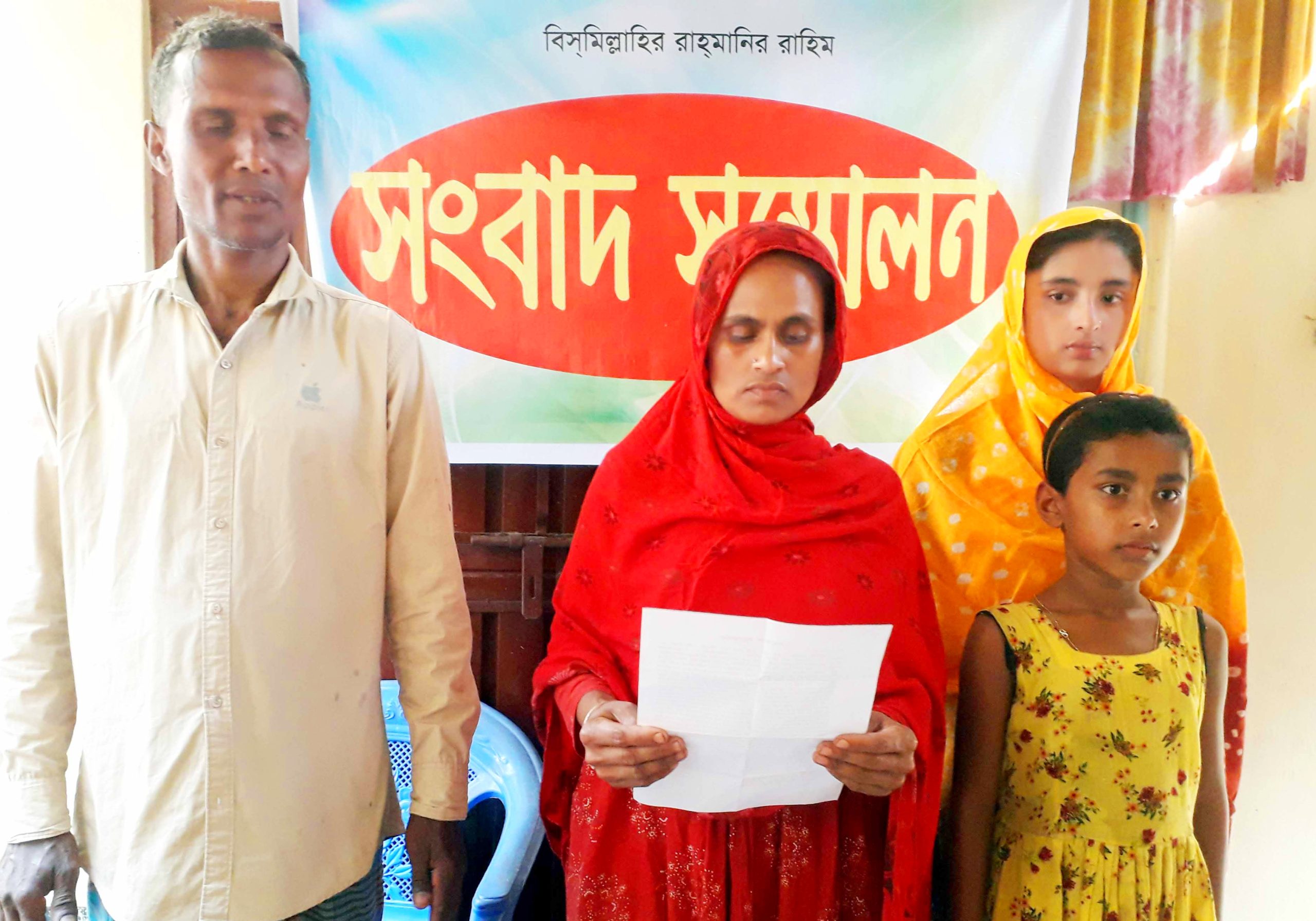 পলাশবাড়ীতে মারপিট ও হুমকি-ধুমকির প্রতিবাদে সংবাদ সম্মেলন