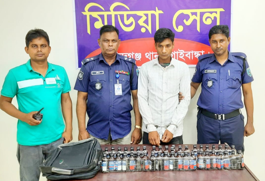 গোবিন্দগঞ্জে ফেনসিডিলসহ মাদক কারবারি আটক 