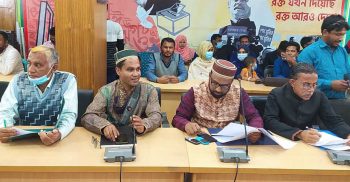 শপথ নিলেন ঘোড়াঘাটে নবনির্বাচিত চার ইউপি চেয়ারম্যান