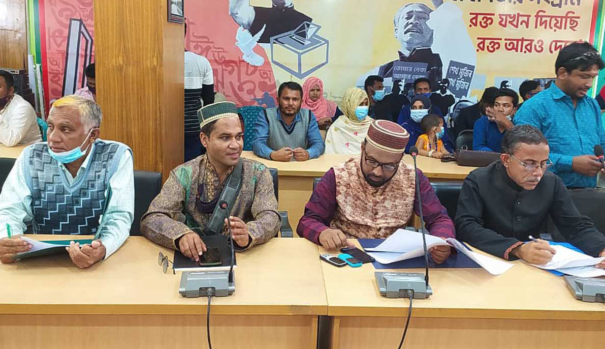 শপথ নিলেন ঘোড়াঘাটে নবনির্বাচিত চার ইউপি চেয়ারম্যান