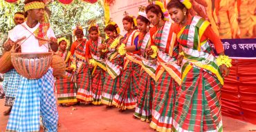 আবারও বাহা উৎসবে মেতে উঠলো গোবিন্দগঞ্জের সাঁওতাল জনগোষ্ঠী