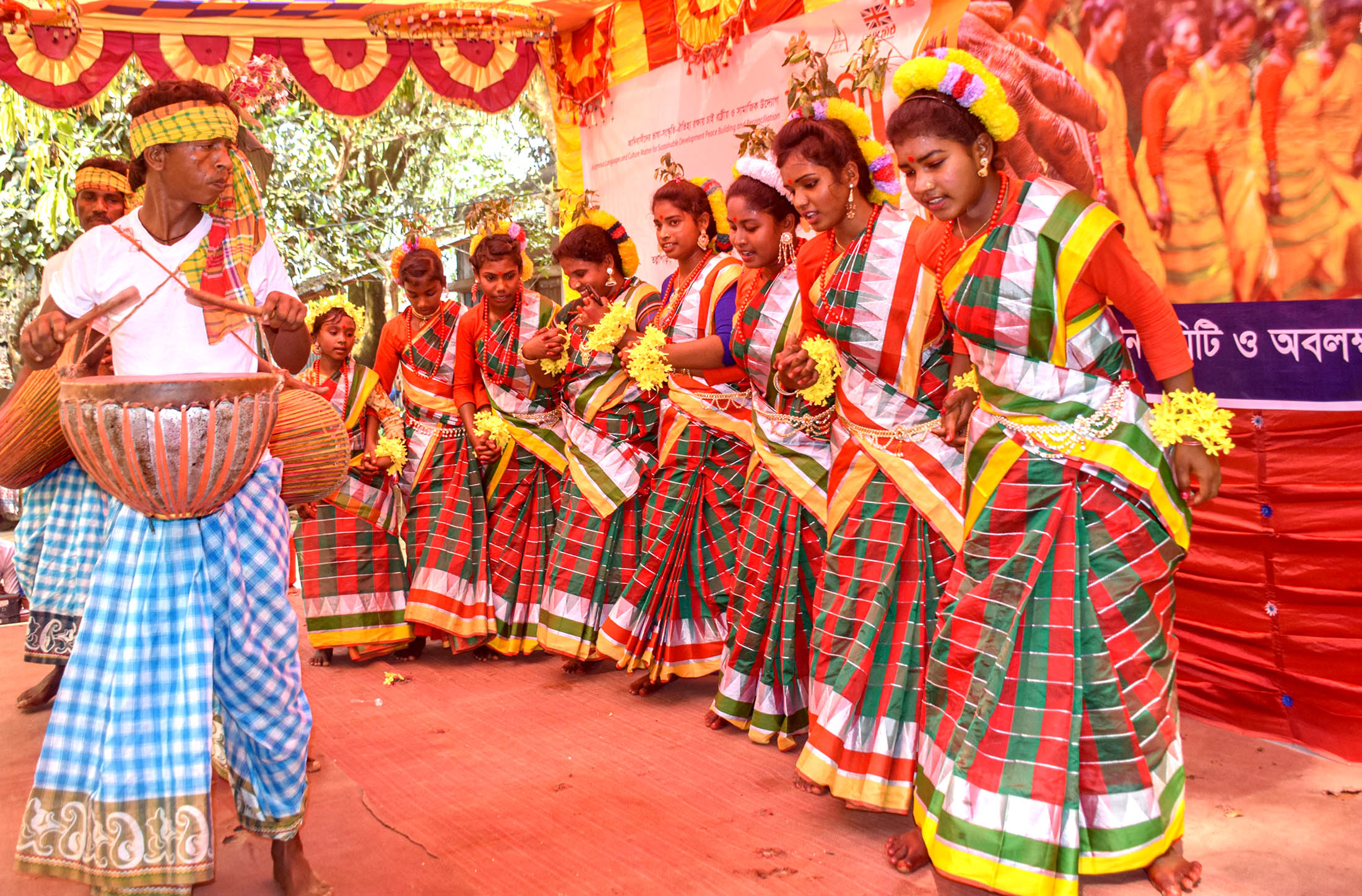 আবারও বাহা উৎসবে মেতে উঠলো গোবিন্দগঞ্জের সাঁওতাল জনগোষ্ঠী