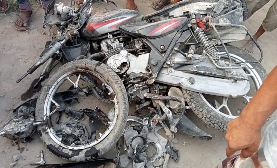 ঘোড়াঘাটে ট্রাকের চাকায় পিষ্ট হয়ে মোটরসাইকেল চালক নিহত