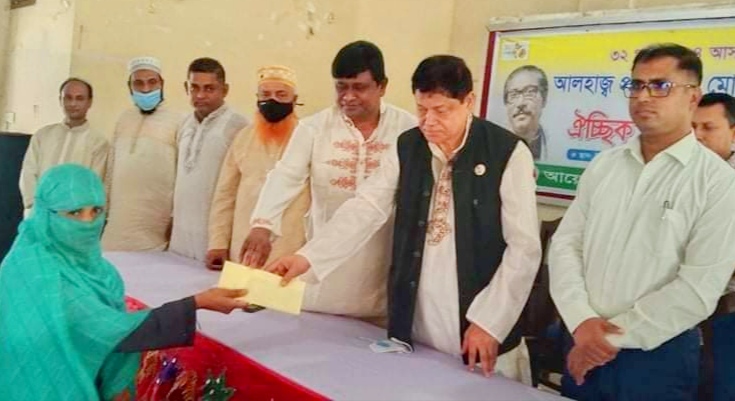 গোবিন্দগঞ্জে এমপির ঐচ্ছিক তহবিল থেকে দুঃস্থ অসহায় পরিবারের মাঝে অর্থ বিতরণ