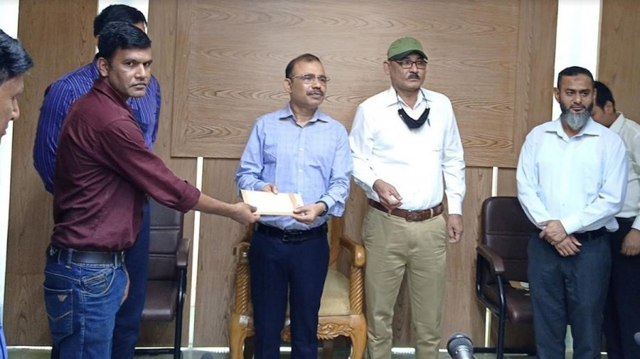 ‘দুস্থ সাংবাদিক’ হিসেবে অনুদান নিলেন সাবেক এমপির ভাই-ভাতিজা