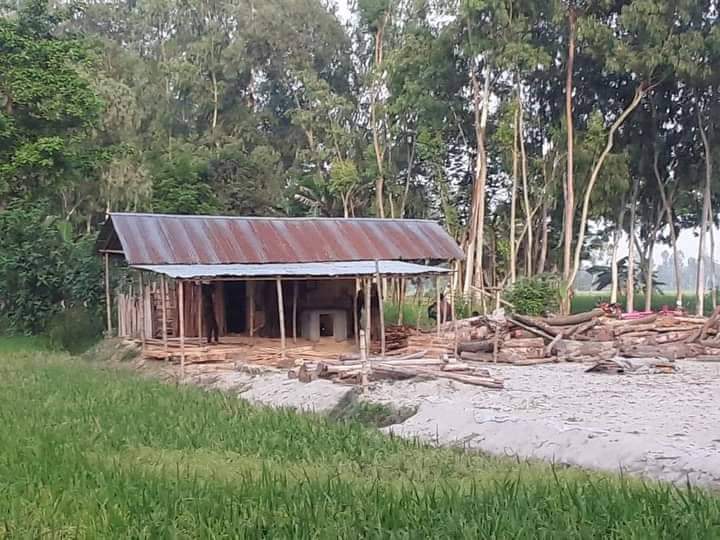পলাশবাড়ীত পরিবেশের ছাড়পত্র ছাড়াই চলছে অর্ধশত ছমিল