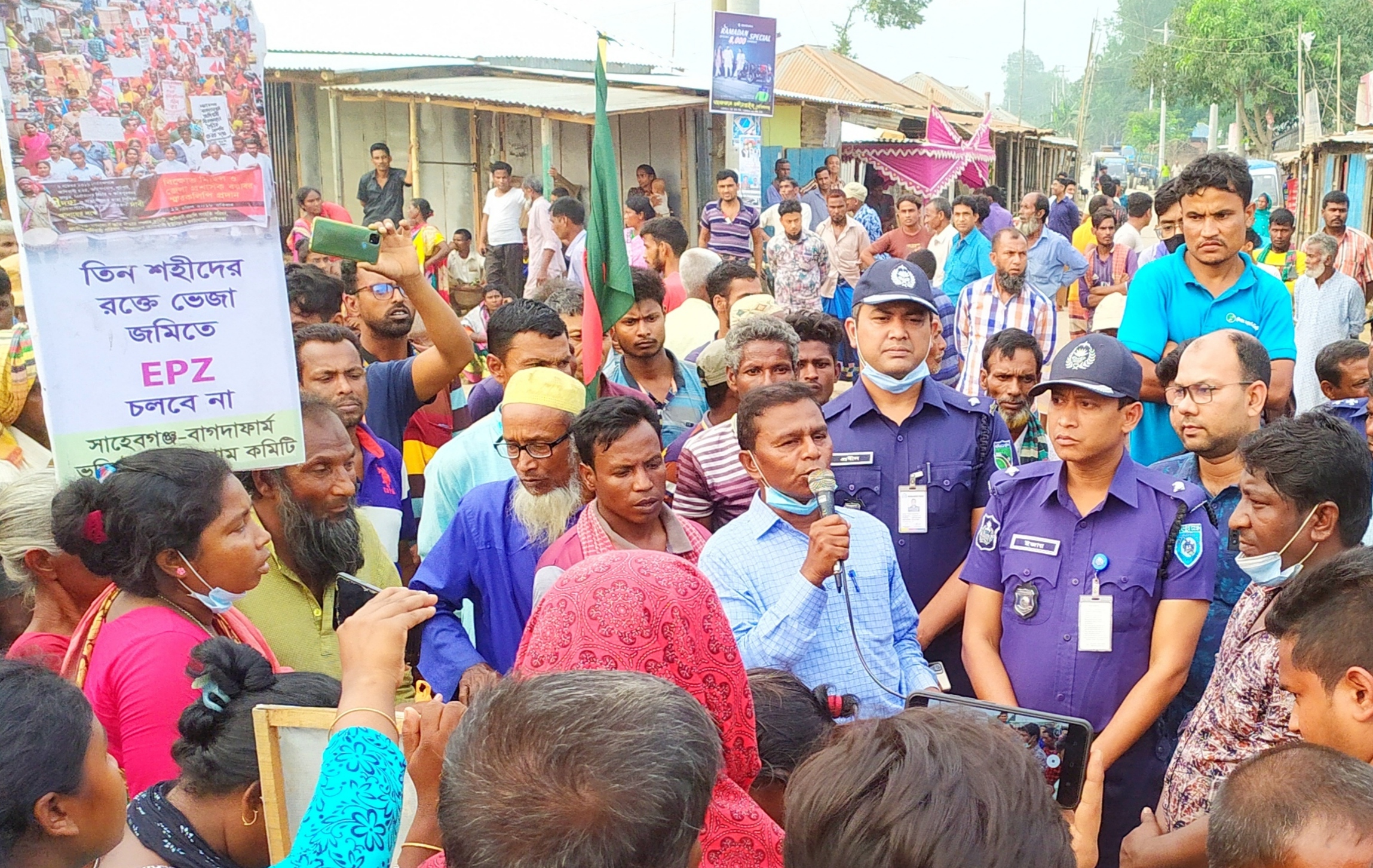 গোবিন্দগঞ্জে সাঁওতাল হত্যার বিচারের দাবীতে সড়ক অবরোধ