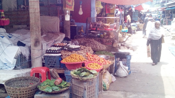 দোকানীদের দখলে হবিগঞ্জের বাহুবল সদরস্থ ভিতর বাজার, ভোগান্তিতে পথচারী