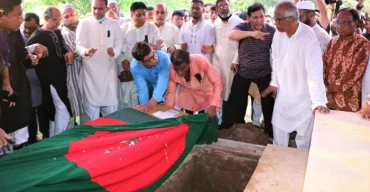 বুদ্ধিজীবী কবরস্থানে চিরনিদ্রায় আবদুল গাফ্‌ফার চৌধুরী