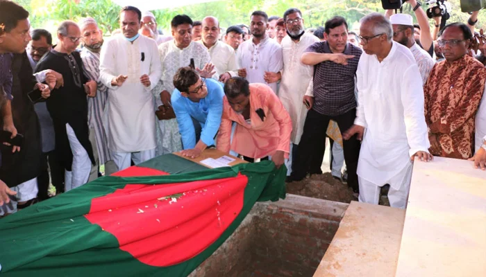 বুদ্ধিজীবী কবরস্থানে চিরনিদ্রায় আবদুল গাফ্‌ফার চৌধুরী