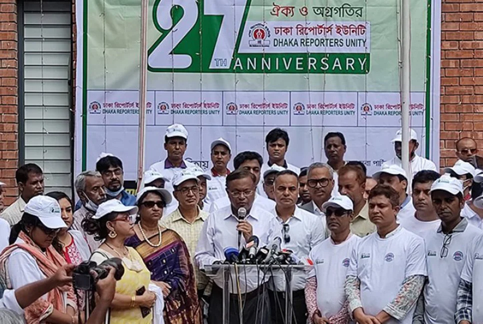 ফেসবুকে দেখলাম খালেদা-ফখরুল সাঁতরে পদ্মা পার হচ্ছেন; তথ্যমন্ত্রী