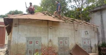 সুকৌশলে পোস্ট অফিস ভবন বিক্রি করলেন পলাশবাড়ীর পোস্ট মাস্টার 