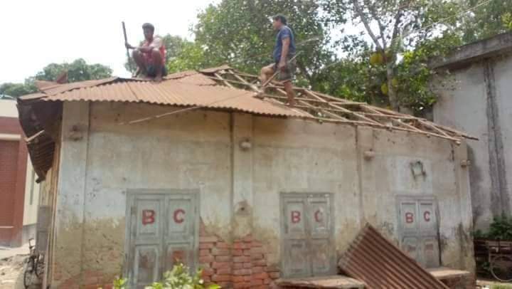 সুকৌশলে পোস্ট অফিস ভবন বিক্রি করলেন পলাশবাড়ীর পোস্ট মাস্টার 