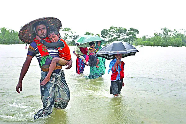 পানির নিচে সিলেট, চরম দুর্ভোগে মানুষ