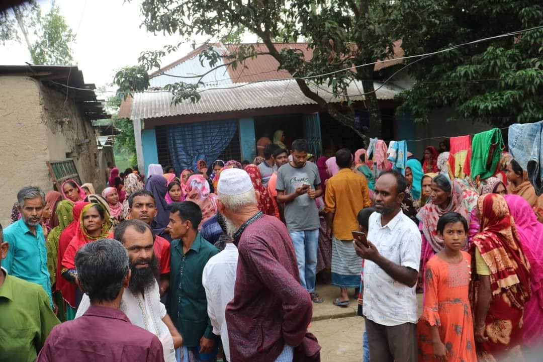 গোবিন্দগঞ্জে বিদ্যুৎস্পৃষ্ট গরু উদ্ধার করতে গিয়ে প্রাণ গেল মা-ছেলের