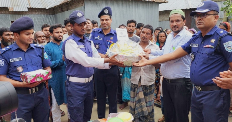 গাইবান্ধায় জন্মনেওয়া তিন সন্তানের দায়িত্ব নিলেন পুলিশ সুপার