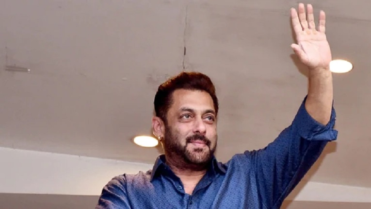 সালমান খানকে হত্যাচেষ্টা অল্পের জন্য বেঁচে গেলেন