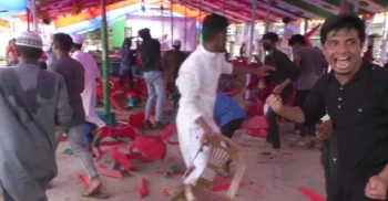 গাইবান্ধায় ইমাম-ওলামা পরিষদের মিছিল থেকে আ. লীগের সম্মেলন মঞ্চে হামলা, ভাঙচুর