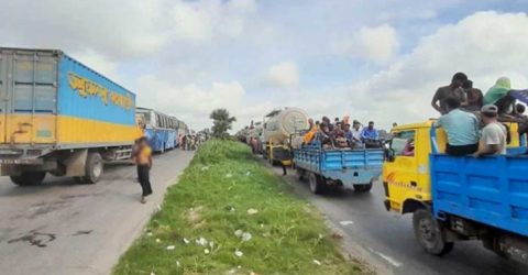 সিরাজগঞ্জে যানবাহনে ধীরগতি