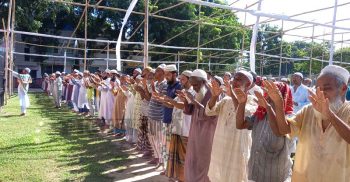 বৃষ্টির আশায় ইসতিসকার নামাজে হাজারো মানুষ