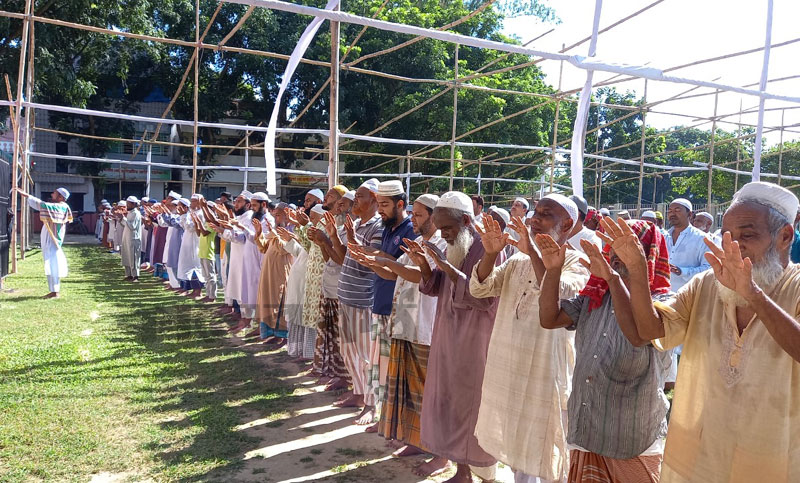 বৃষ্টির আশায় ইসতিসকার নামাজে হাজারো মানুষ