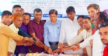 গোবিন্দগঞ্জে কেক কেটে স্বেচ্ছাসেবক লীগের প্রতিষ্ঠা বার্ষিকী উদযাপন