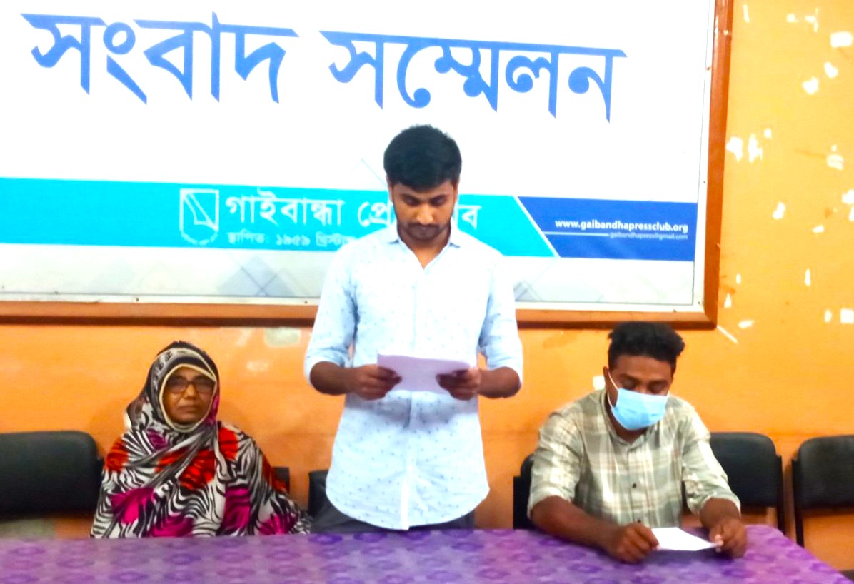 পলাশবাড়িতে ভূমিদস্যু শ্যামলীর ভয়ে পালিয়ে বেড়াচ্ছে একটি পরিবার