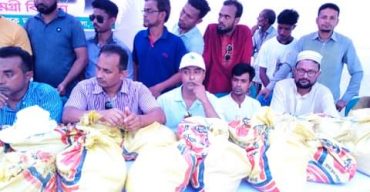 বাহুবলে বানভাসি মানুষের মাঝে ত্রাণ বিতরণ