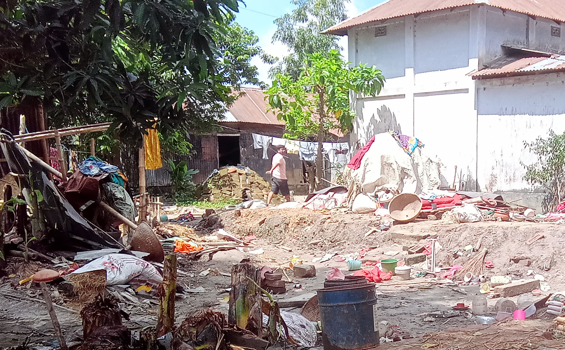 লাখাইয়ে ইউএনও’র হস্তক্ষেপে মাথা গুজার ঠাই হলো নয়নতারার
