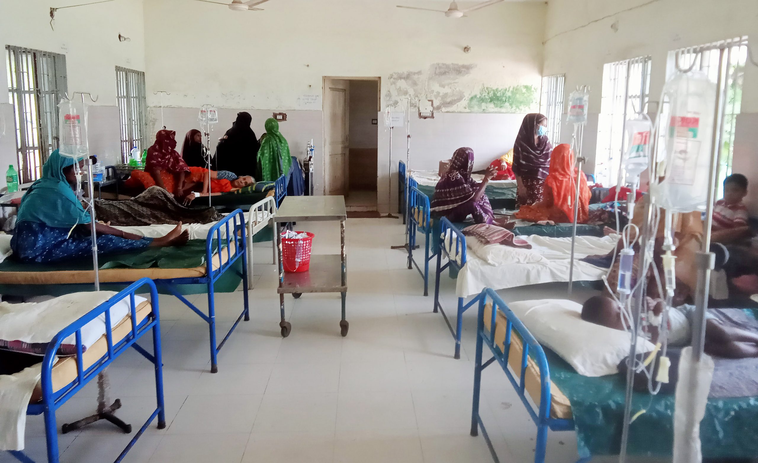 লাখাইয়ে বন্যা পরবর্তী ভ্যাপসা গরমে বেড়েছে বিভিন্ন রোগের প্রকোপ